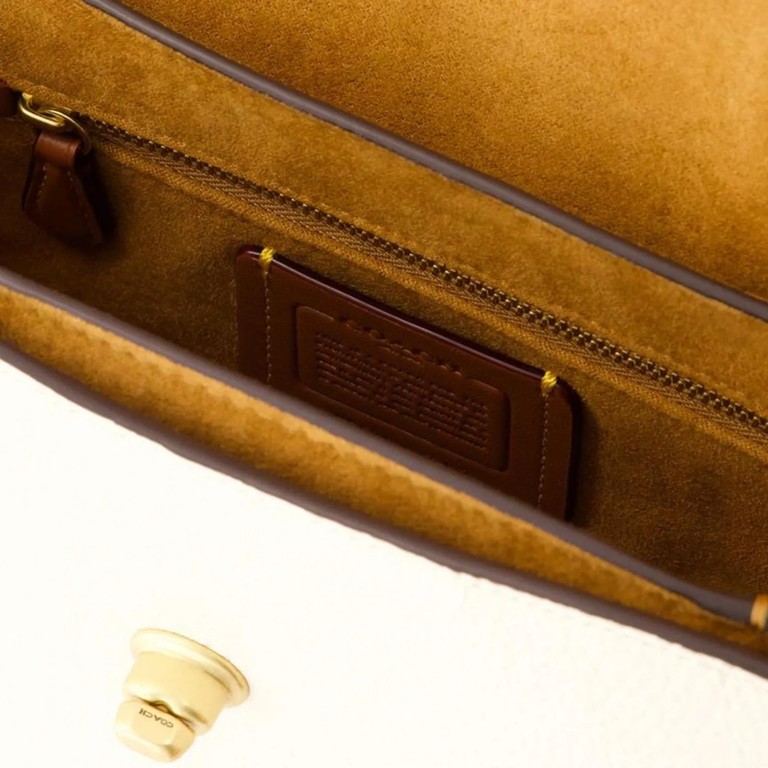 Cassie 19 Crossbody - Coach - Leather - White
