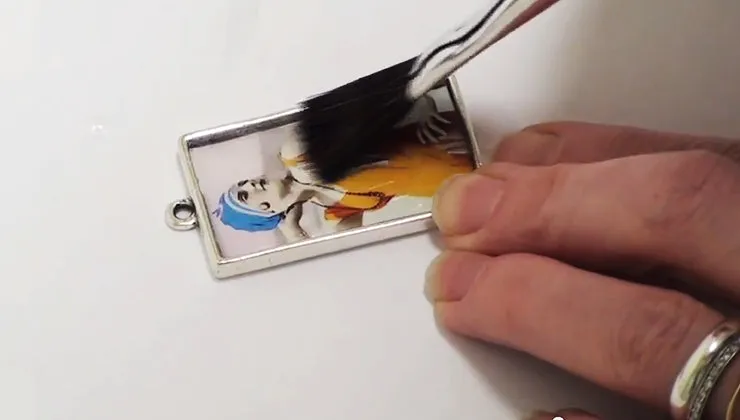 How to Prepare Images in Pendants for Resin