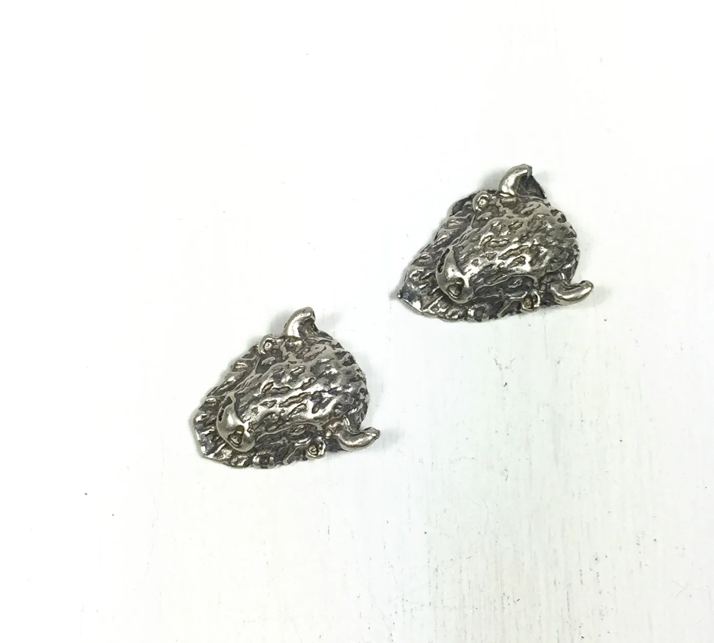 Sterling silver Bison head, 13.7 m x 10.7m x 4.5 mm, 2 pack, sacred buffalo, old pawn element, southwest jewelry ornament